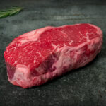 Rumpsteak von Creekstone Farms (USA), perfekt marmoriert auf einer Schieferplatte präsentiert für Gezer Kunden.