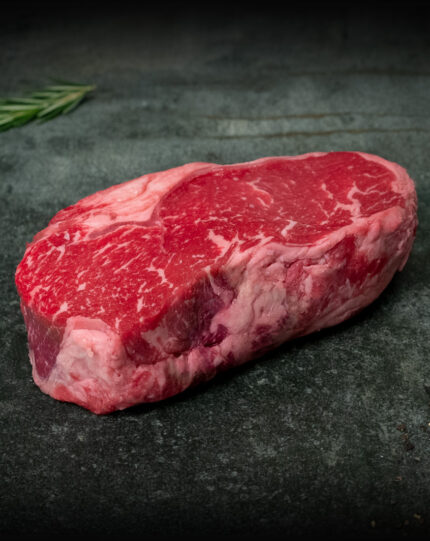 Rumpsteak von Creekstone Farms (USA), perfekt marmoriert auf einer Schieferplatte präsentiert für Gezer Kunden.