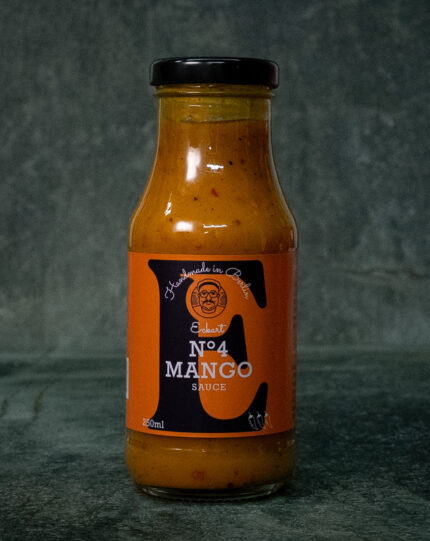 Eckart Mango Sauce No. 4 (250ml), hochwertig präsentiert auf einer Schieferplatte für Gezer Gastro-Kunden.