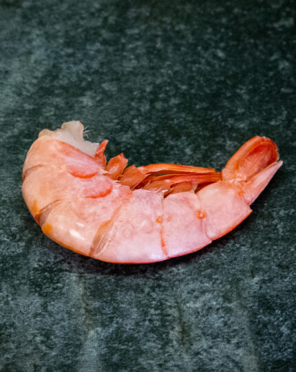 Argentinische Rotgarnelen (Wildfang), wirkungsvoll auf einer Schieferplatte präsentiert für Gezer Gastro-Kunden.