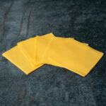 Chester Burger-Schmelzkäse, einzeln entnehmbare Scheiben auf einer Schieferplatte präsentiert für Gezer Kunden.