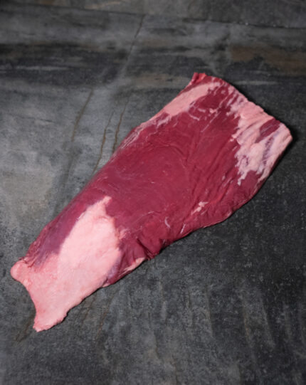 Australisches Flanksteak, fachgerecht pariert auf einer Schieferplatte präsentiert für Gezer Kunden.