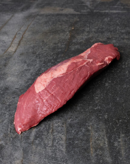 Teres Major vom Black Angus Rind Creekstone Farms Rind, fachgerecht pariert auf einer Schieferplatte präsentiert für Gezer Kunden.