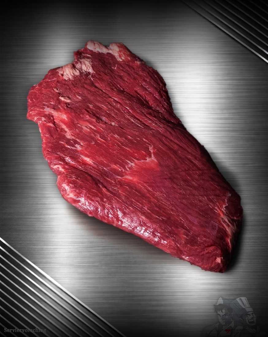 Flanksteak Simmentaler Alpenrind roh – zart marmoriertes Alpenweidefleisch auf gebürstetem Metall