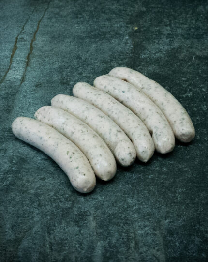 Mini Rostbratwurst aus deutschem Schweinefleisch auf Grillrost